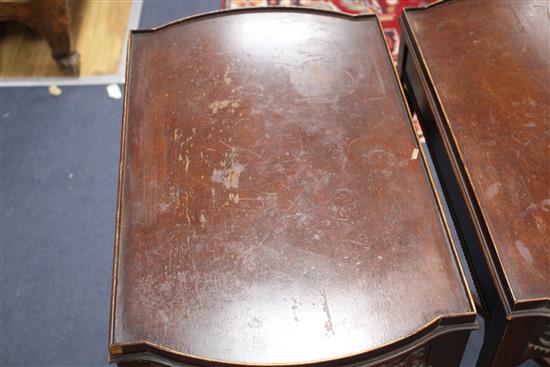 A pair of Edwardian mahogany occasional tables, W.58cm D.35cm H.67cm